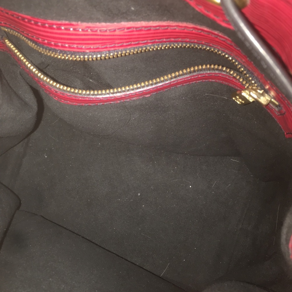 Authentic Louis Vuitton Bag! - Picture 5 of 8